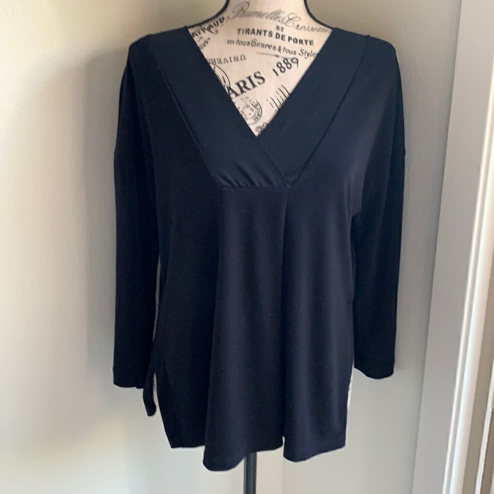 FREE with any purchase ! Banana Republic V-neck black Top M 
